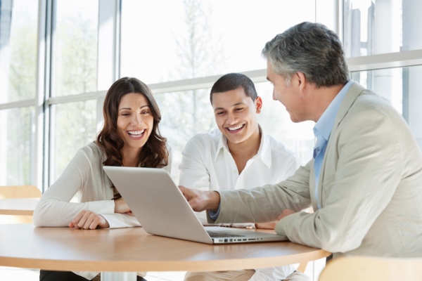 Business owner consulting with an insurance expert, emphasizing the importance of avoiding business insurance mistakes in Malaysia.